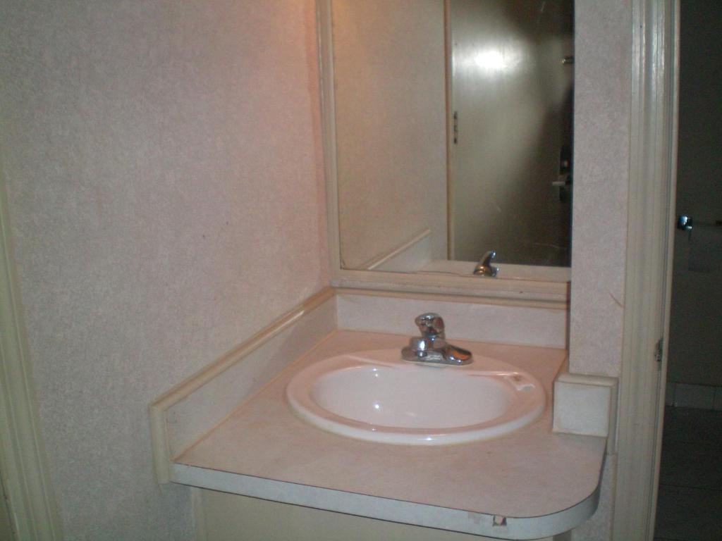 Executive Inn & Suites - ออกัสตา ภายนอก รูปภาพ