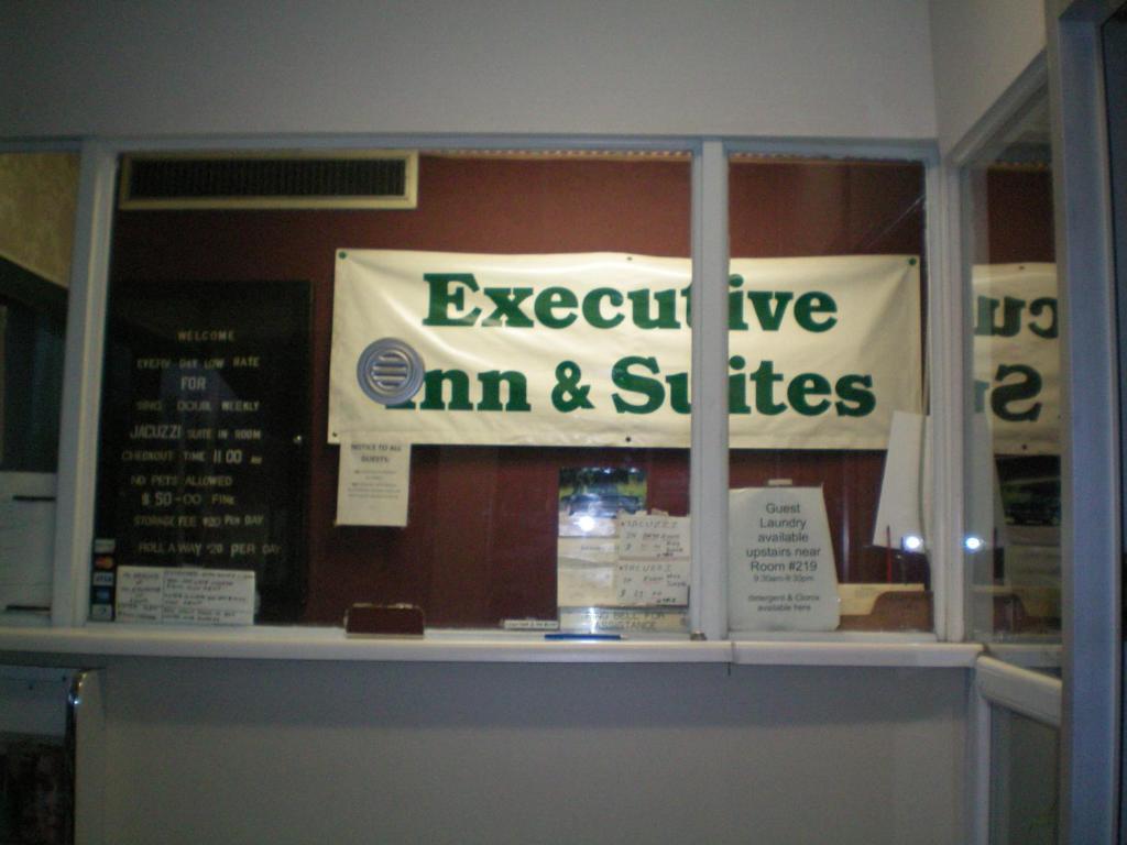 Executive Inn & Suites - ออกัสตา ภายนอก รูปภาพ