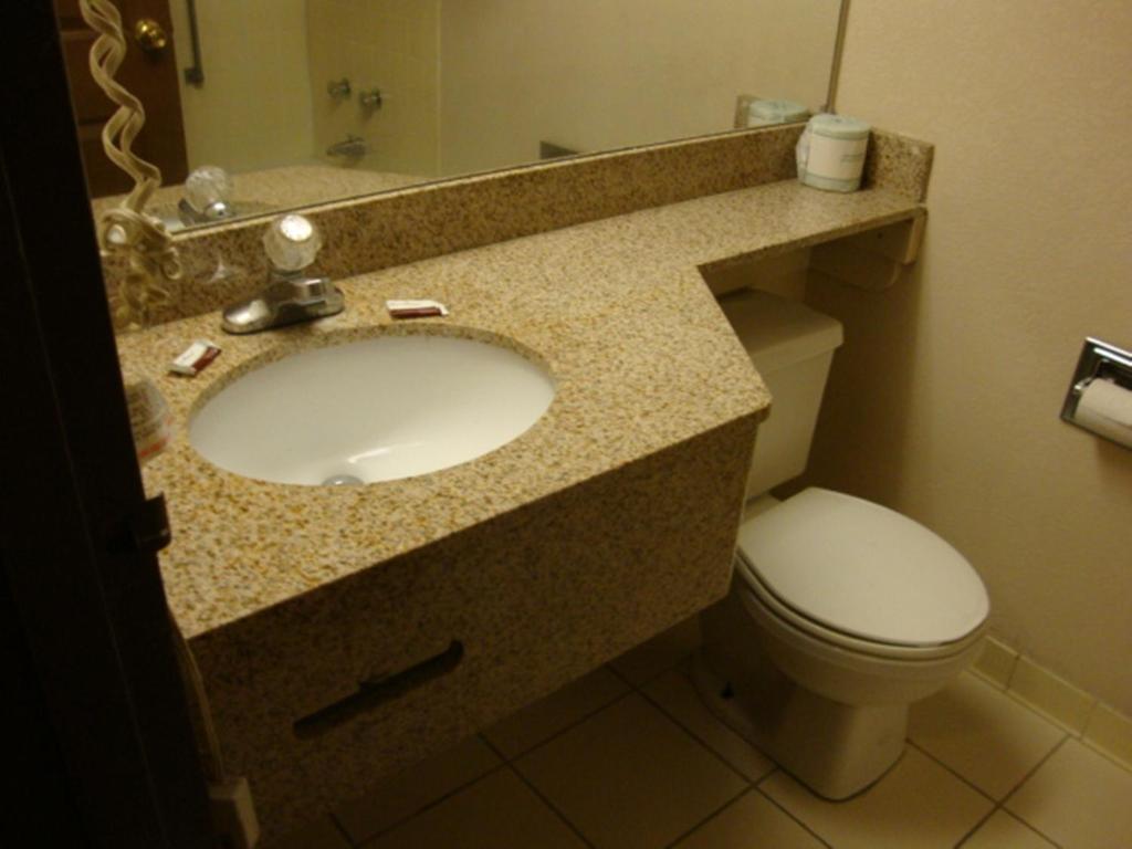 Executive Inn & Suites - ออกัสตา ภายนอก รูปภาพ