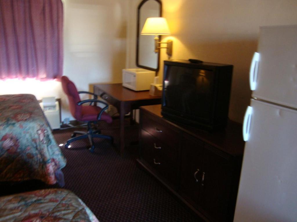Executive Inn & Suites - ออกัสตา ภายนอก รูปภาพ