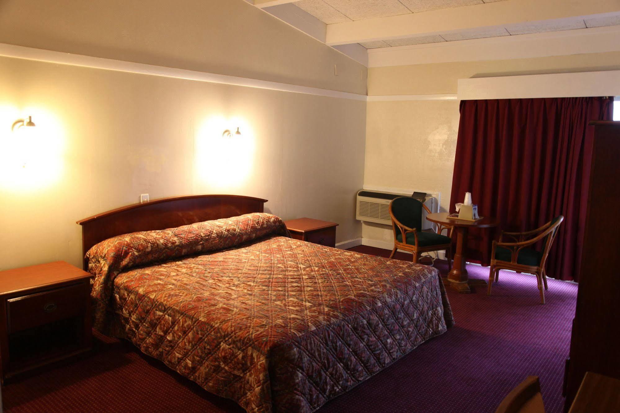 Executive Inn & Suites - ออกัสตา ภายนอก รูปภาพ
